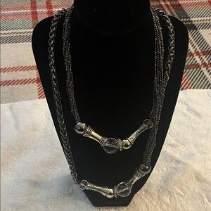 Elegant Silver Necklace with Intricate Detailing